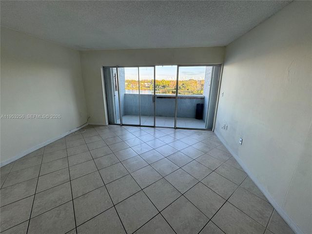 9351 Fontainebleau Blvd B418, Miami, FL 33172