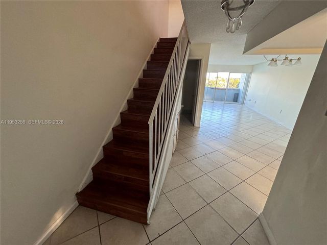 9351 Fontainebleau Blvd B418, Miami, FL 33172