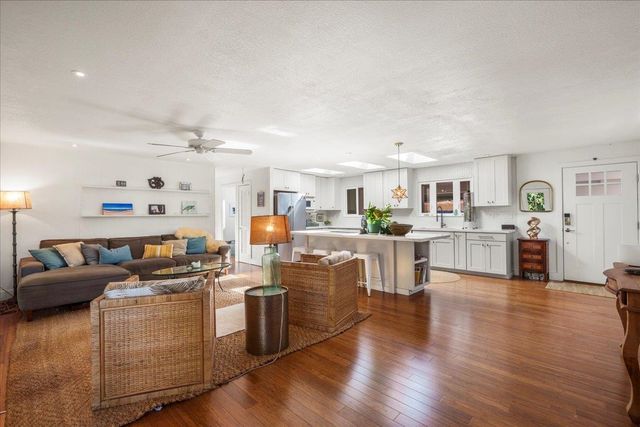 233 Kahiko St, Paia, HI 96779