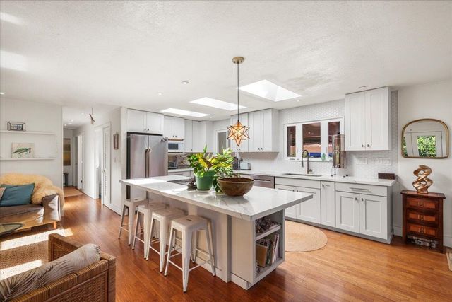 233 Kahiko St, Paia, HI 96779