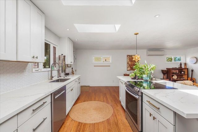 233 Kahiko St, Paia, HI 96779