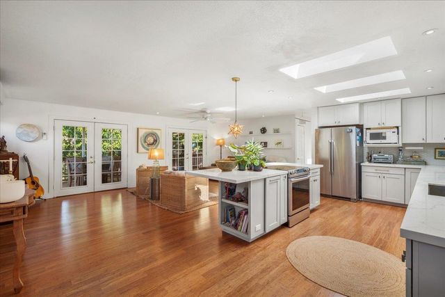 233 Kahiko St, Paia, HI 96779