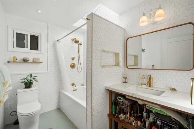 233 Kahiko St, Paia, HI 96779