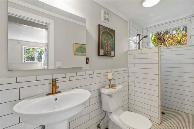 233 Kahiko St, Paia, HI 96779