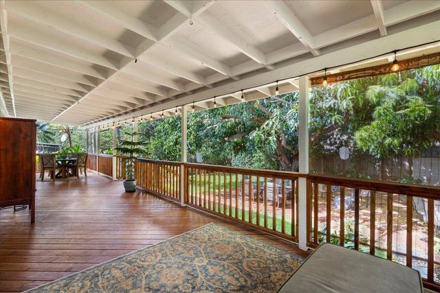 233 Kahiko St, Paia, HI 96779