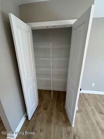 9104 Maplecreek Dr, Louisville, KY 40219