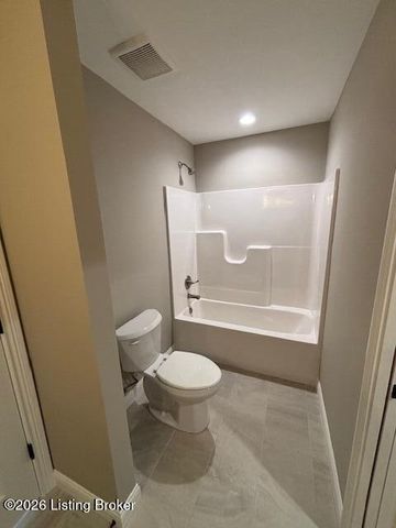 9104 Maplecreek Dr, Louisville, KY 40219