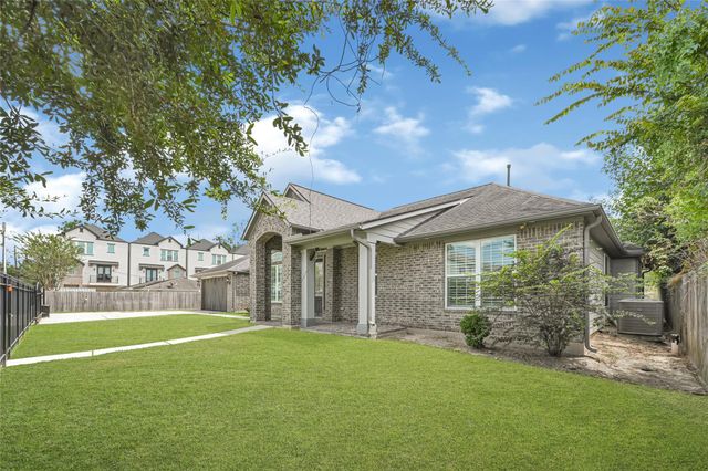 929 Oak Street, Houston, TX 77018