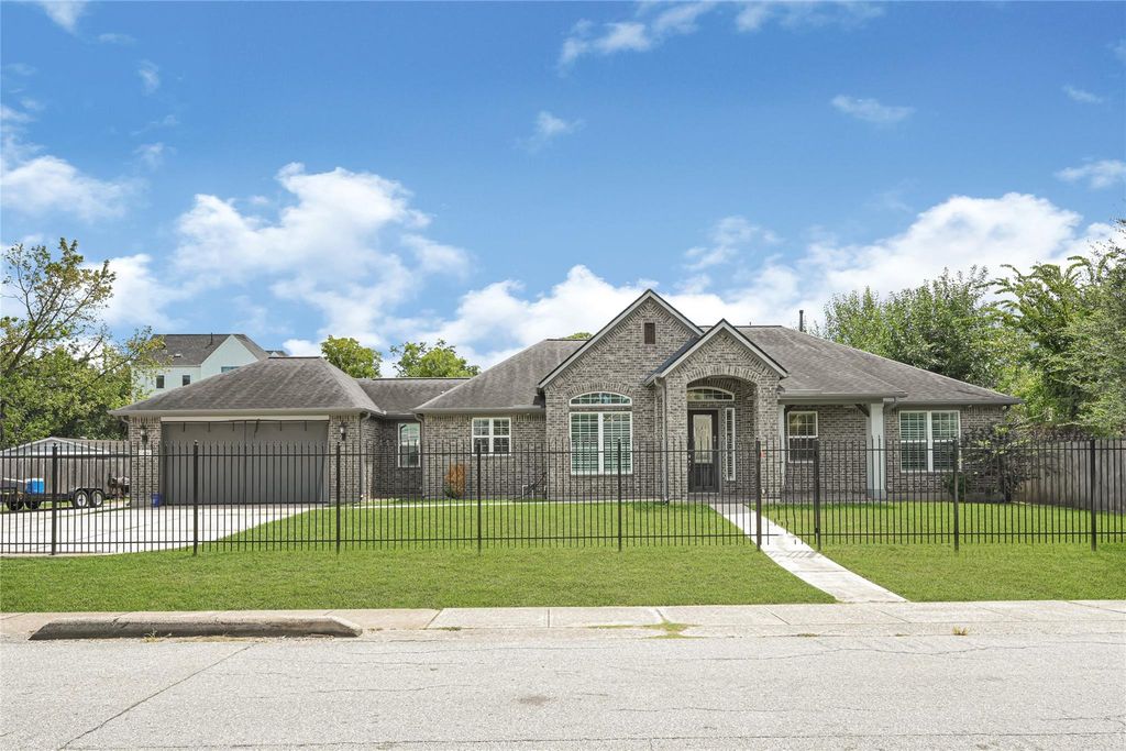 929 Oak Street, Houston, TX 77018