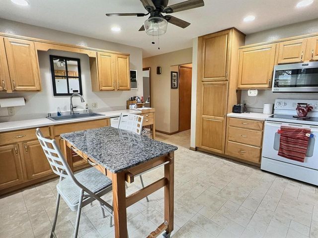 425 GLENDALE AVENUE, Oshkosh, WI 54901
