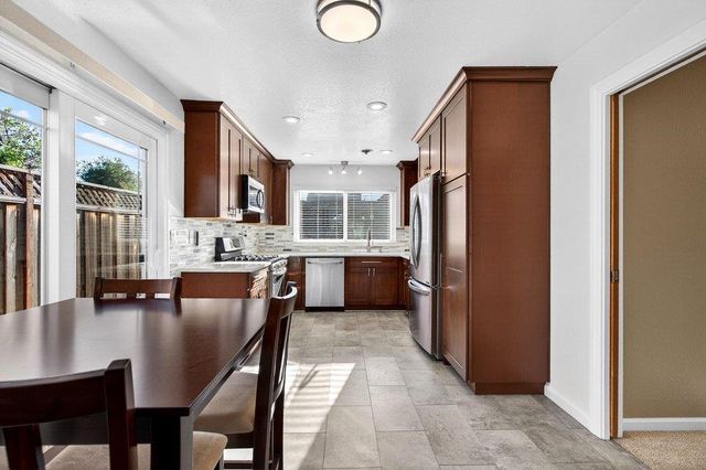 711 Clearview Drive, Hollister, CA 95023