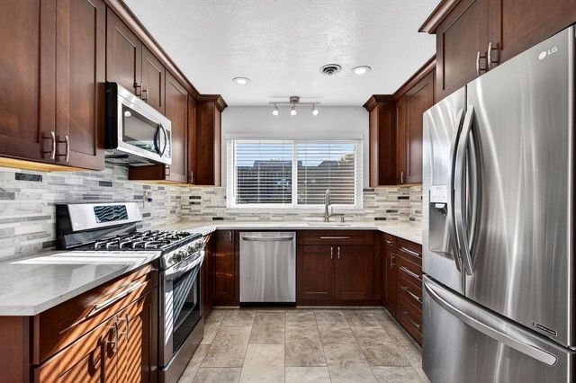 711 Clearview Drive, Hollister, CA 95023