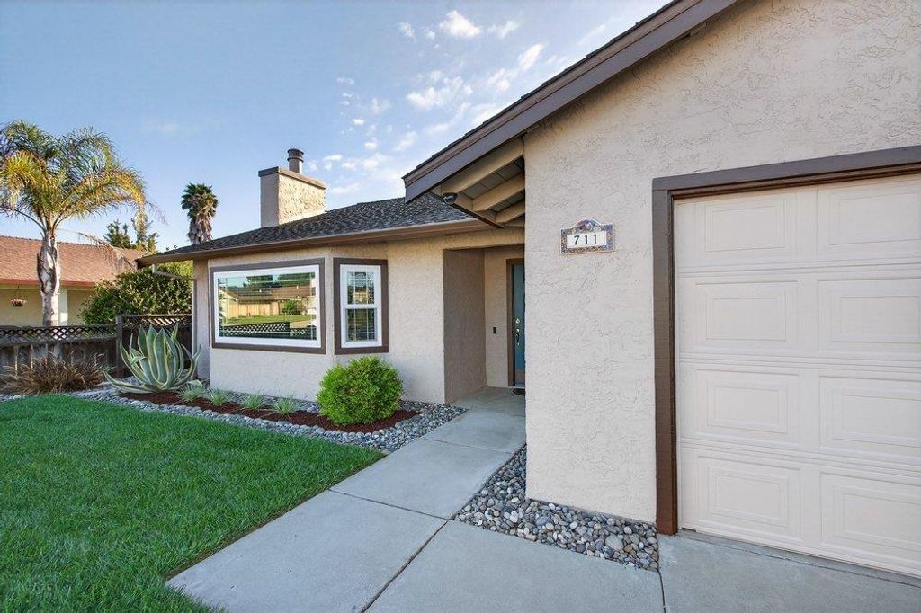 711 Clearview Drive, Hollister, CA 95023