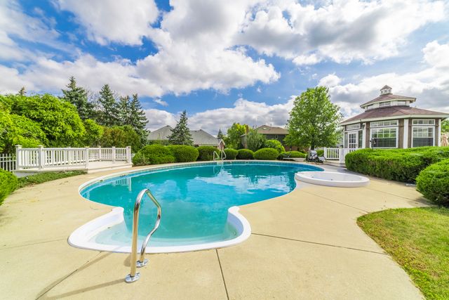 8607 Glenshire Street, Tinley Park, IL 60487