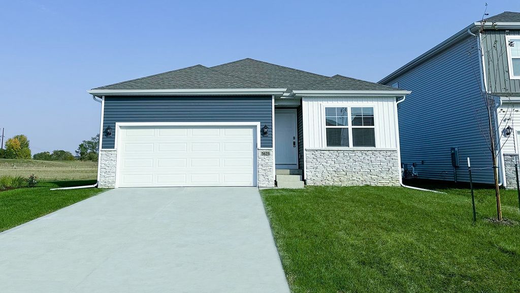 5635 152nd Street, Urbandale, IA 50111