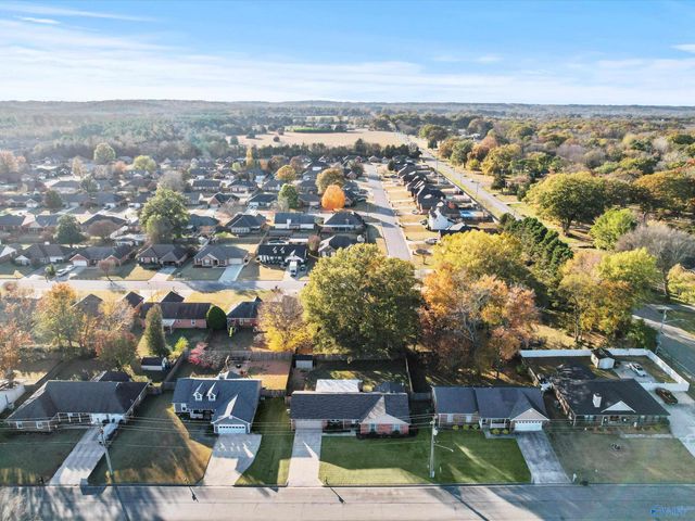 2705 Carrington Drive SW, Decatur, AL 35603