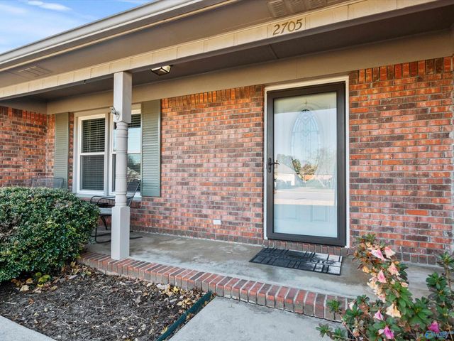 2705 Carrington Drive SW, Decatur, AL 35603
