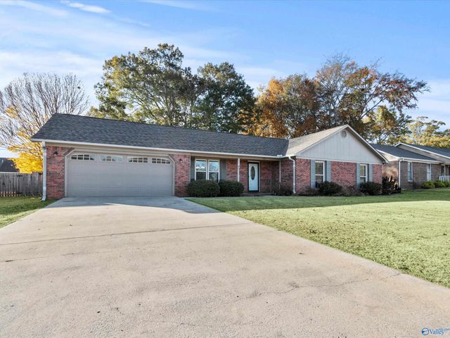 2705 Carrington Drive SW, Decatur, AL 35603