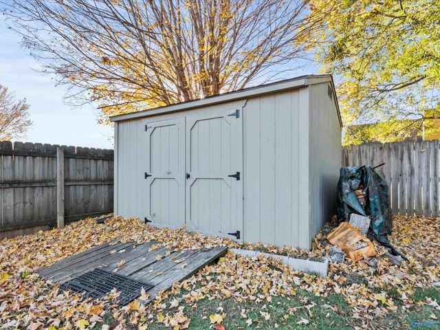 2705 Carrington Drive SW, Decatur, AL 35603