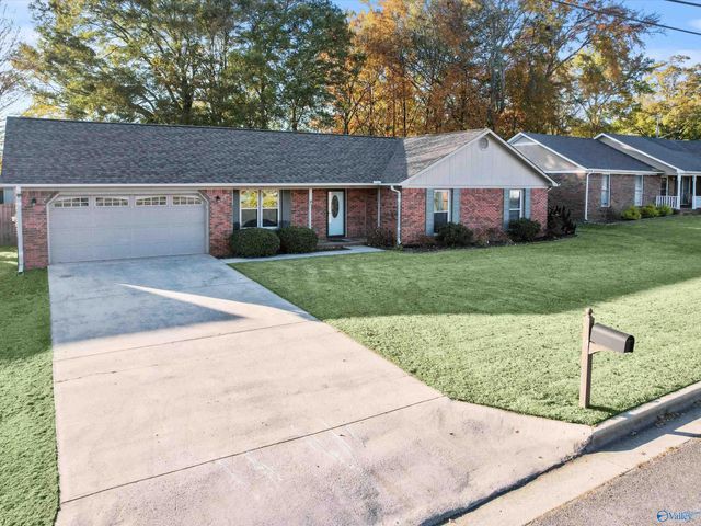 2705 Carrington Drive SW, Decatur, AL 35603