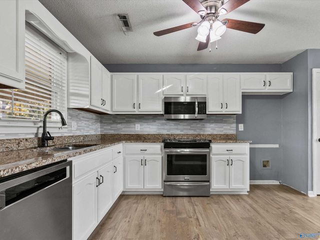 2705 Carrington Drive SW, Decatur, AL 35603