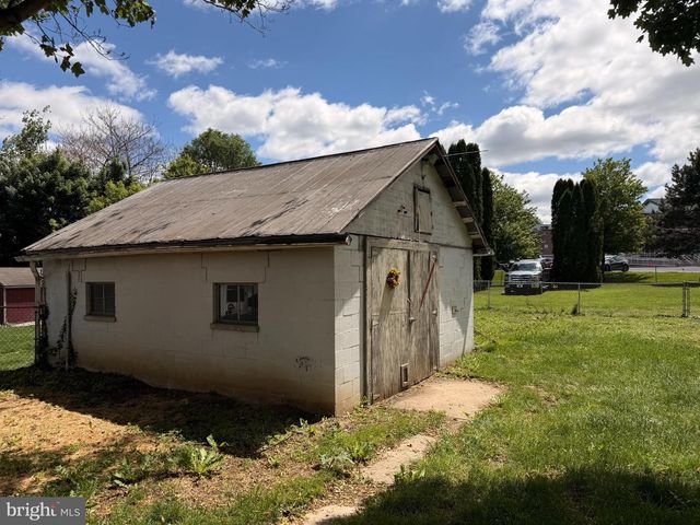 3900 LINCOLN ST, Chambersburg, PA 17202