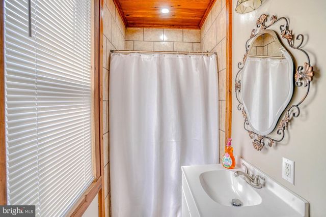 4490 LIVINGSTON ST, Philadelphia, PA 19137