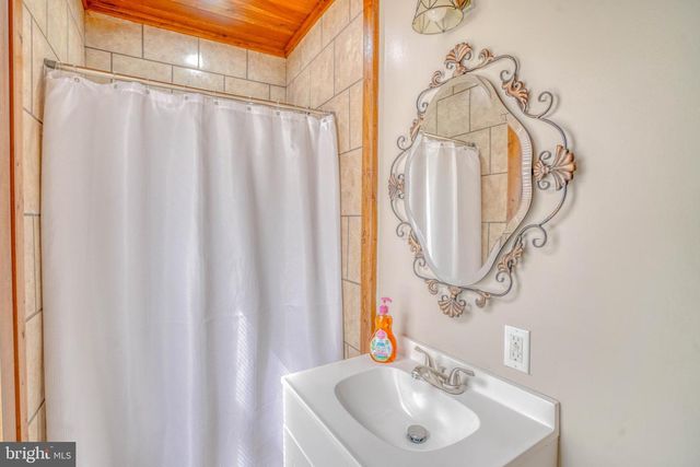 4490 LIVINGSTON ST, Philadelphia, PA 19137