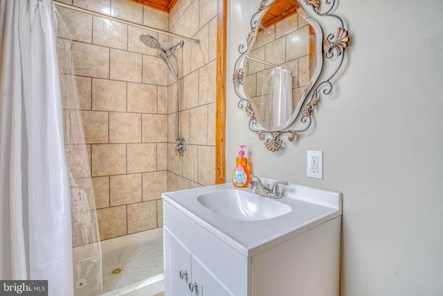 4490 LIVINGSTON ST, Philadelphia, PA 19137