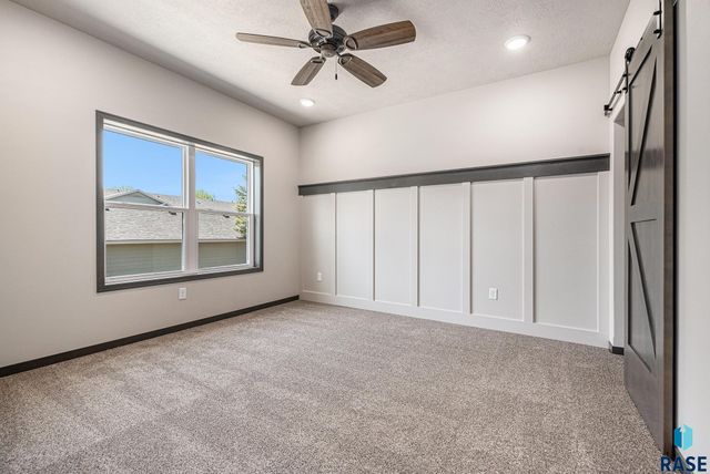 813 N Marquette Pl, Sioux Falls, SD 57110