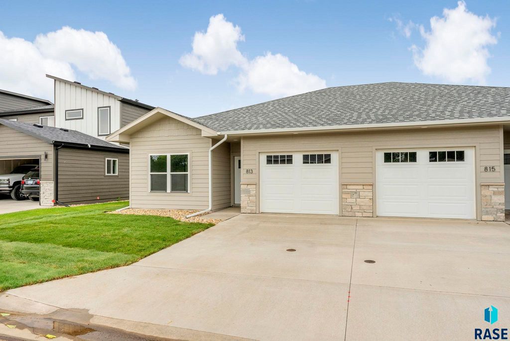 813 N Marquette Pl, Sioux Falls, SD 57110