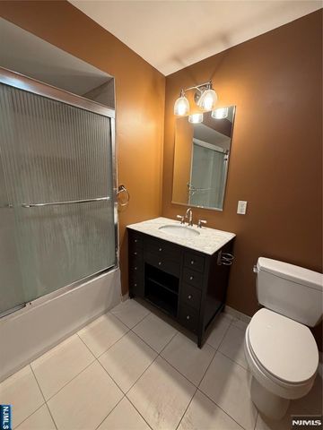 175 Broadway 311, Paterson, NJ 07505
