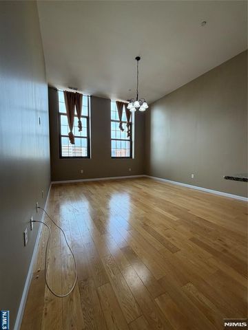 175 Broadway 311, Paterson, NJ 07505