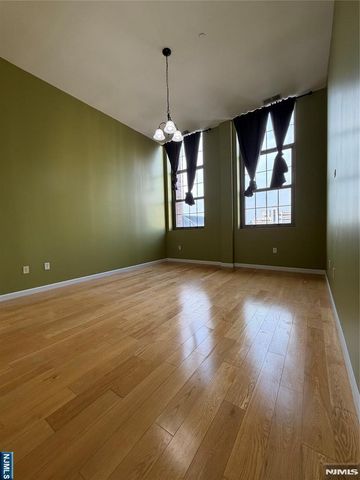 175 Broadway 311, Paterson, NJ 07505