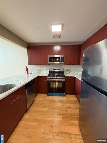 175 Broadway 311, Paterson, NJ 07505