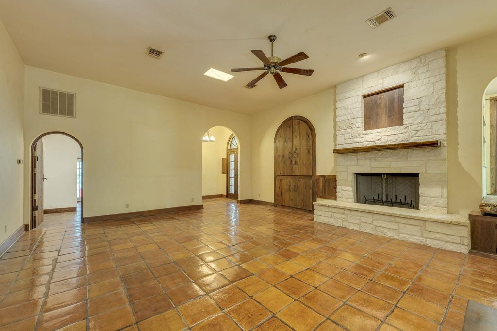 303 Twin Creek RD, Manchaca, TX 78652