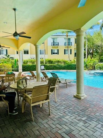 556 NW 39th Cir, Boca Raton, FL 33431