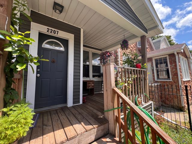 2207 N Lawndale Avenue, Chicago, IL 60647