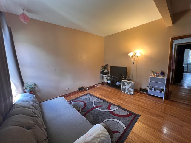 2207 N Lawndale Avenue, Chicago, IL 60647