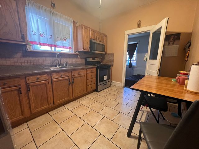 2207 N Lawndale Avenue, Chicago, IL 60647
