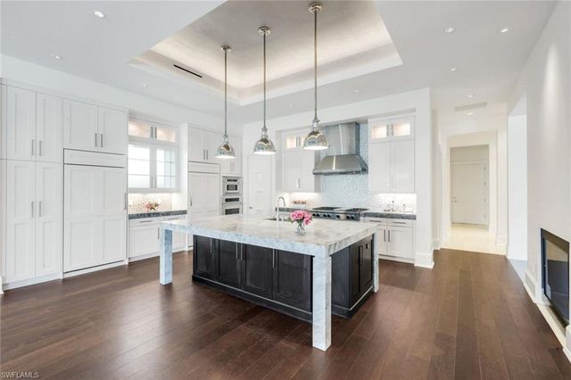 605 Galleon DR, Naples, FL 34102