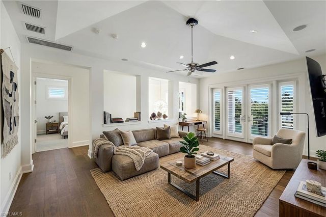 605 Galleon DR, Naples, FL 34102