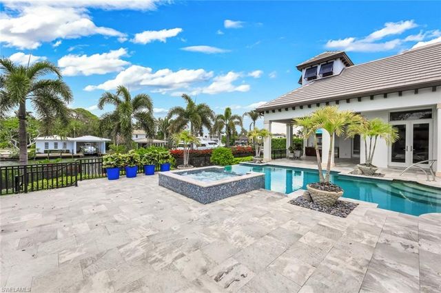 605 Galleon DR, Naples, FL 34102