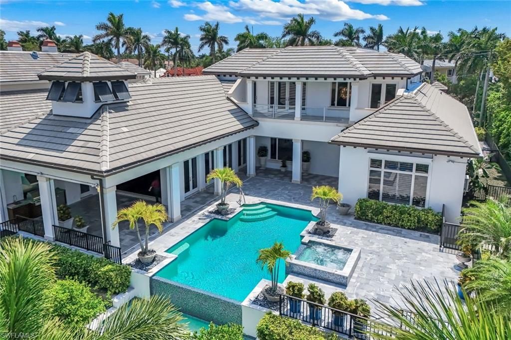 605 Galleon DR, Naples, FL 34102