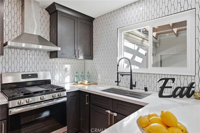 106 Lexington, Costa Mesa, CA 92626