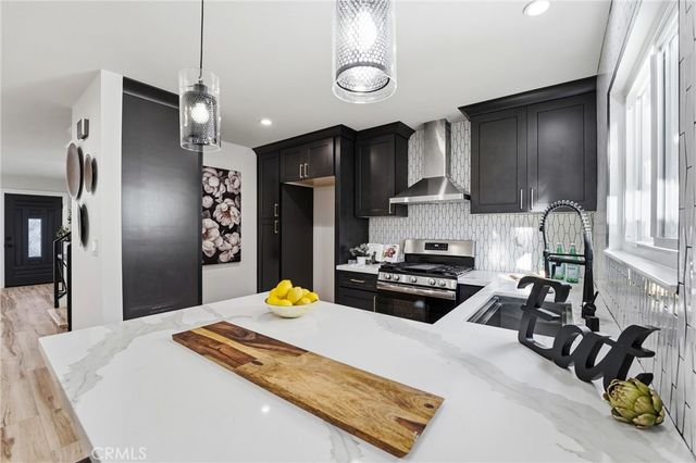 106 Lexington, Costa Mesa, CA 92626