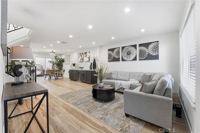 106 Lexington, Costa Mesa, CA 92626