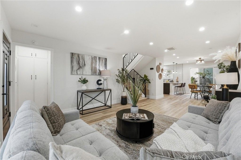 106 Lexington, Costa Mesa, CA 92626