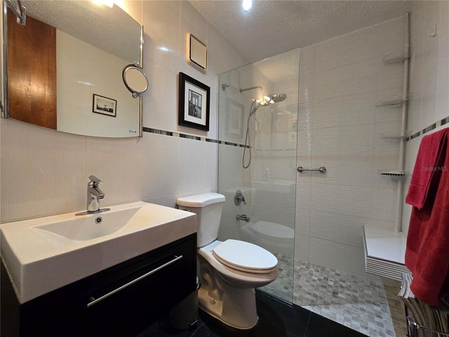 81 20 ROAD 8, Guaynabo, PR 00966