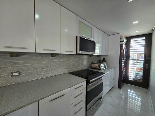81 20 ROAD 8, Guaynabo, PR 00966
